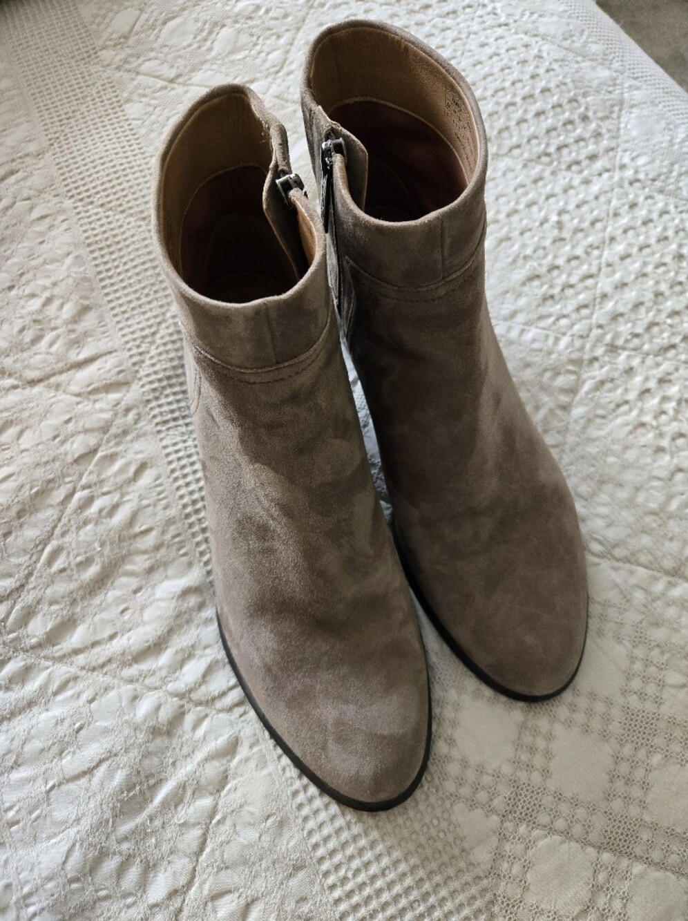Vionic Taupe Suede chealsea Boots Kamryn size 8 Normcore Elevated Basic 8